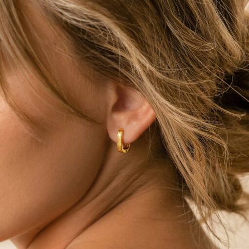 Ribbed Rectangle Link Hoops Minimalist Geometric Earrings for a Chic and Modern Look