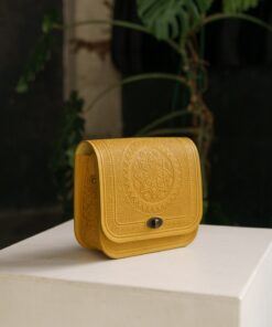 Exquisite Leather Shoulder Bag A Timeless Masterpiece for the Modern Woman