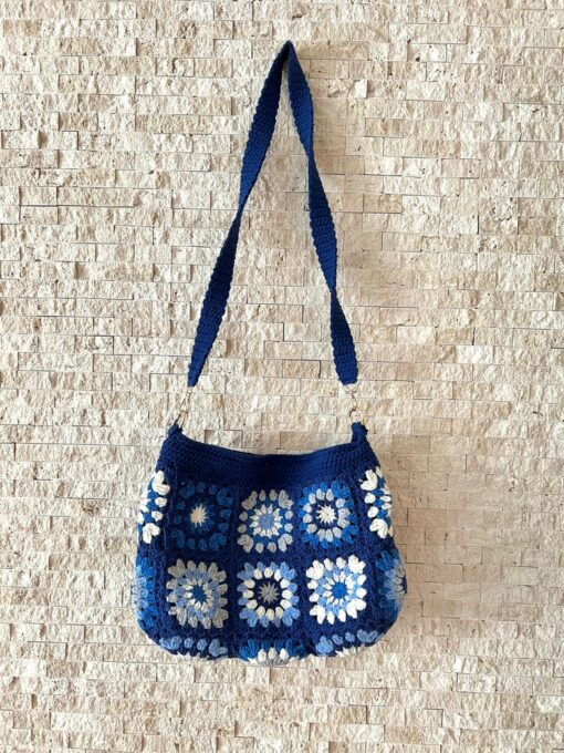 Captivating Blue Granny Square Crochet Bag A Timeless Knitted Crossbody for Everyday Style