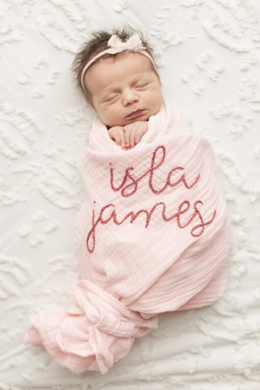 Personalized Hand Embroidered Baby Swaddle Blanket Soft, Breathable Cotton Muslin for a Cozy and Cherished Keepsake