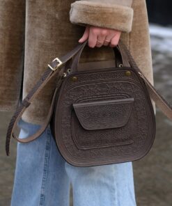Exquisite Handmade Leather Crossbody Bag A Timeless Accessory for the Discerning