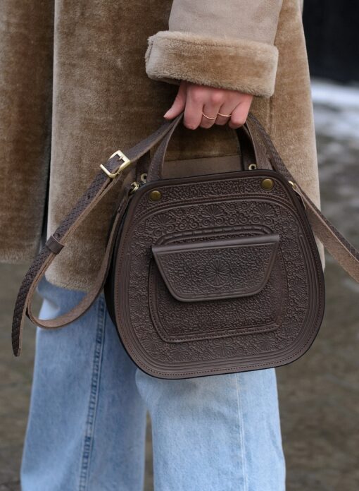 Exquisite Handmade Leather Crossbody Bag A Timeless Accessory for the Discerning