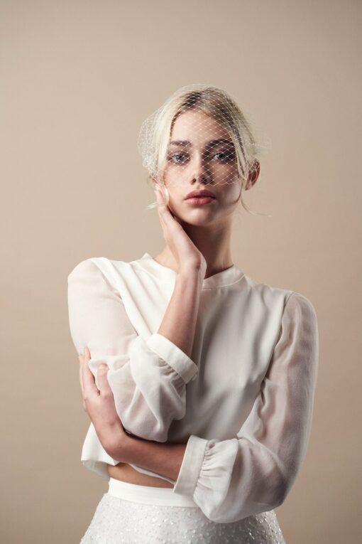 Enchanting Birdcage Veil Elevate Your Bridal Style with Timeless Elegance