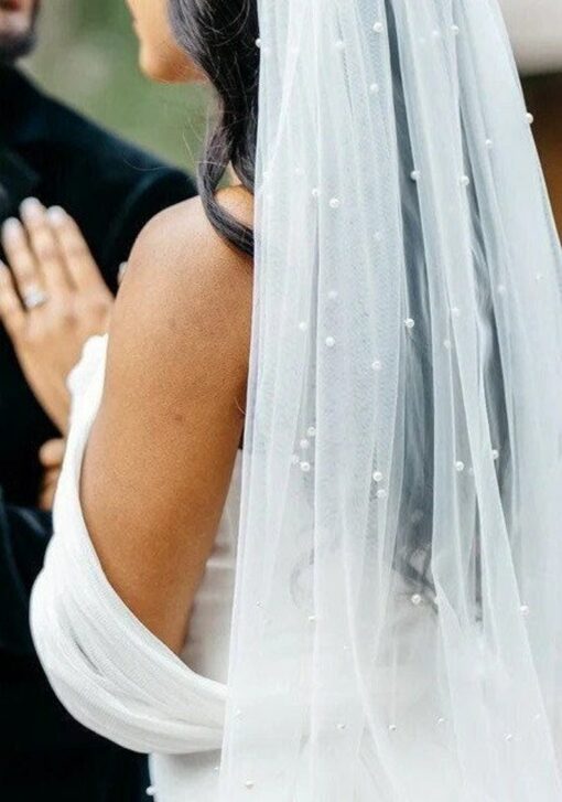 Pearlescent Elegance Bridal Veils Adorned with Shimmering Pearls