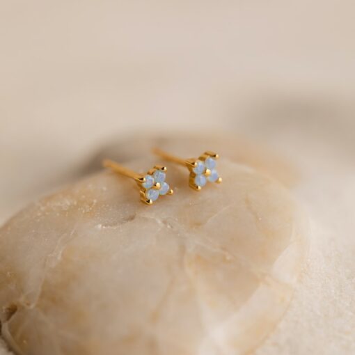 Captivating Ivy Flower Stud Earrings Minimalist Elegance for Everyday Glamour