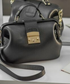 Timeless Leather Satchel The Epitome of Style and Functionality for Women