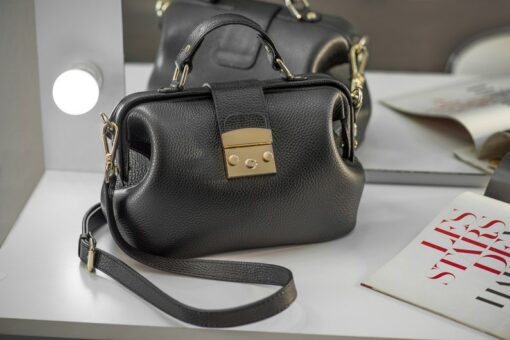 Timeless Leather Satchel The Epitome of Style and Functionality for Women