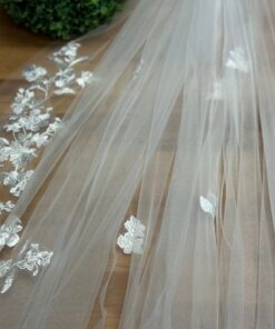 Exquisite Floral Lace Cathedral Bridal Veil Elevate Your Bridal Look with Grace and Elegance