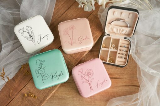 Personalized Birth Flower Jewelry Travel Box A Cherished Keepsake for Bridesmaids and Loved Ones