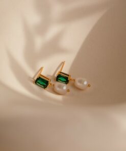 Captivating Emerald A Symphony of Green Radiance