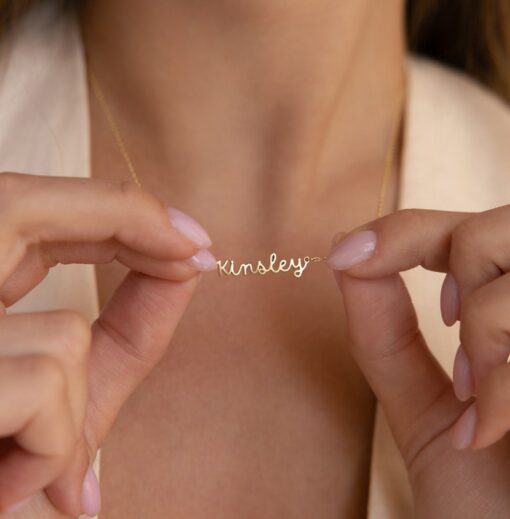 Caitlyn's Personalized Name Necklace A Delicate and Meaningful Keepsake