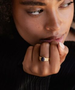 Vintage Black Signet Ring A Timeless Statement of Boldness