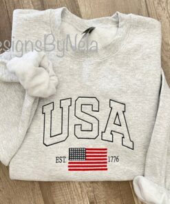 Embroidered American Flag Sweatshirt A Patriotic Symbol of Pride and Unity