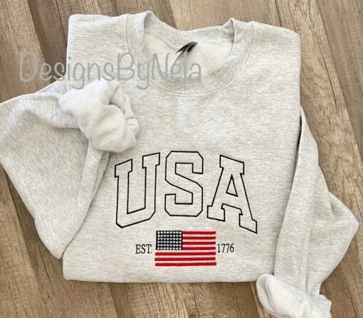 Embroidered American Flag Sweatshirt A Patriotic Symbol of Pride and Unity