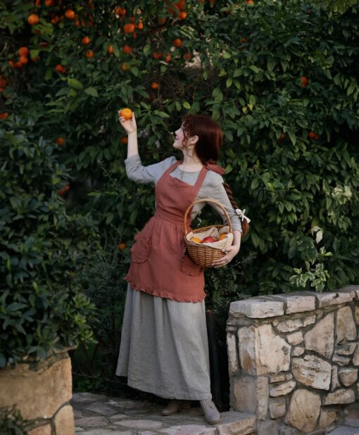 Customizable Linen Apron with Ruffle and Pockets A Stylish and Practical Gift for All
