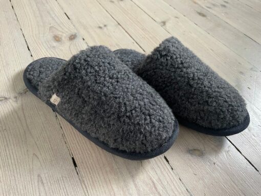 Cozy and Sustainable Eco-Friendly Merino Wool Slippers for Women and Men