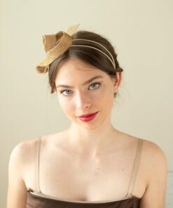 Gilded Grace Minimalist Gold Fascinator for Bridal Elegance