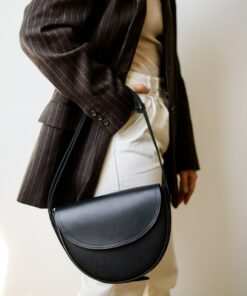 Captivating Half-Moon Leather Purse A Timeless Accessory for the Modern Woman