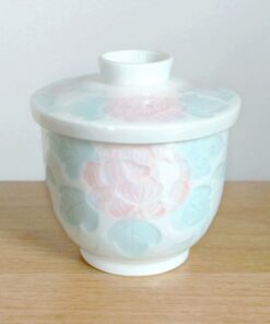 Exquisite Kutani Tea Cup 7.4oz Porcelain Masterpiece with Lid, Adorned with Roses and Leaf Motif