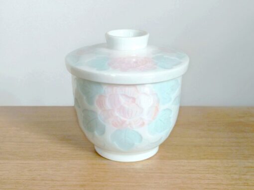 Exquisite Kutani Tea Cup 7.4oz Porcelain Masterpiece with Lid, Adorned with Roses and Leaf Motif