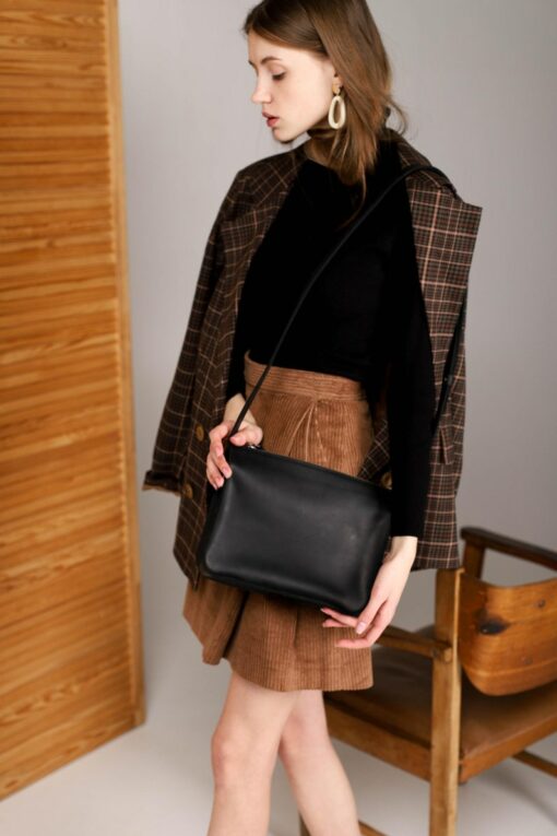 Timeless Black Leather Purse A Sophisticated Companion for Every Occasion