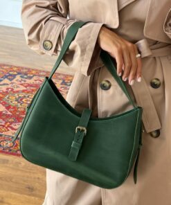 Exquisite Emerald Leather Shoulder Bag A Timeless Accessory for the Modern Woman