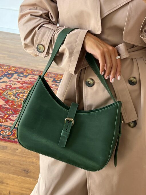 Exquisite Emerald Leather Shoulder Bag A Timeless Accessory for the Modern Woman