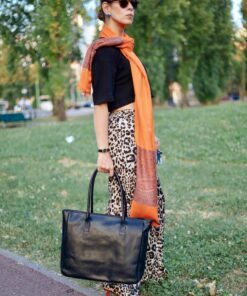 Exquisite Italian Leather Handbag Handmade Elegance for the Modern Woman