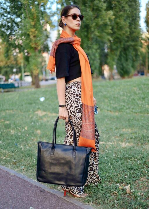 Exquisite Italian Leather Handbag Handmade Elegance for the Modern Woman