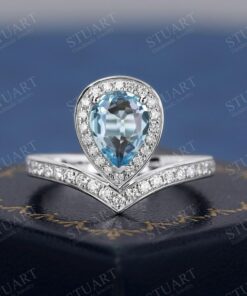 1.35CT Pear Cut Aquamarine Engagement Ring A Shimmering Symbol of Love