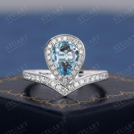 1.35CT Pear Cut Aquamarine Engagement Ring A Shimmering Symbol of Love