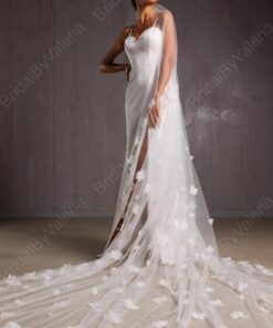 Enchanting 3D Floral Veil Adorn Your Bridal Vision with Ethereal Beauty